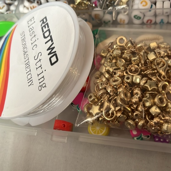 NWOT Clay Bead Bracelet Making Kit - Picture 7 of 7